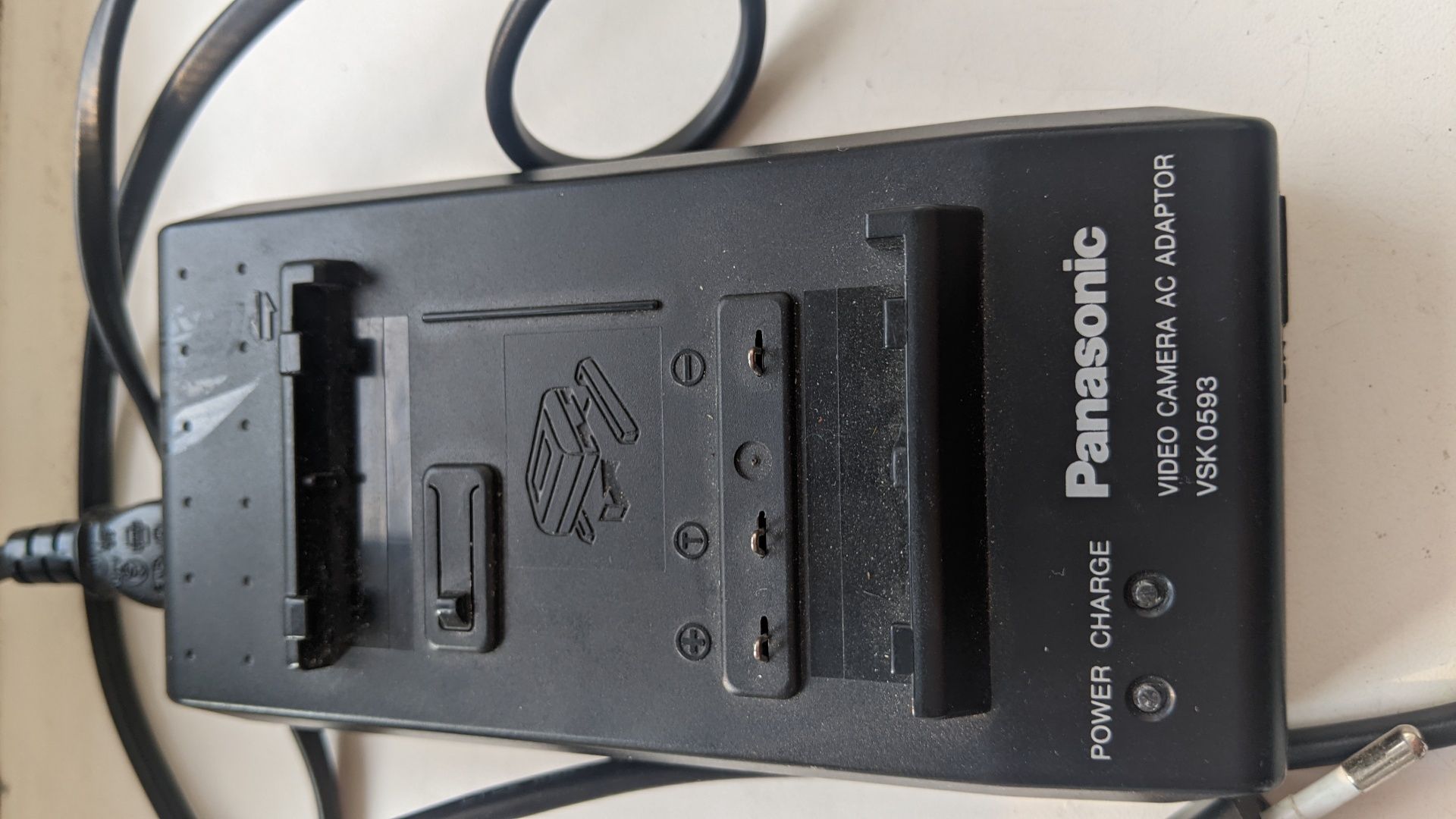 Зарядное устройство для видеокамер Panasonic