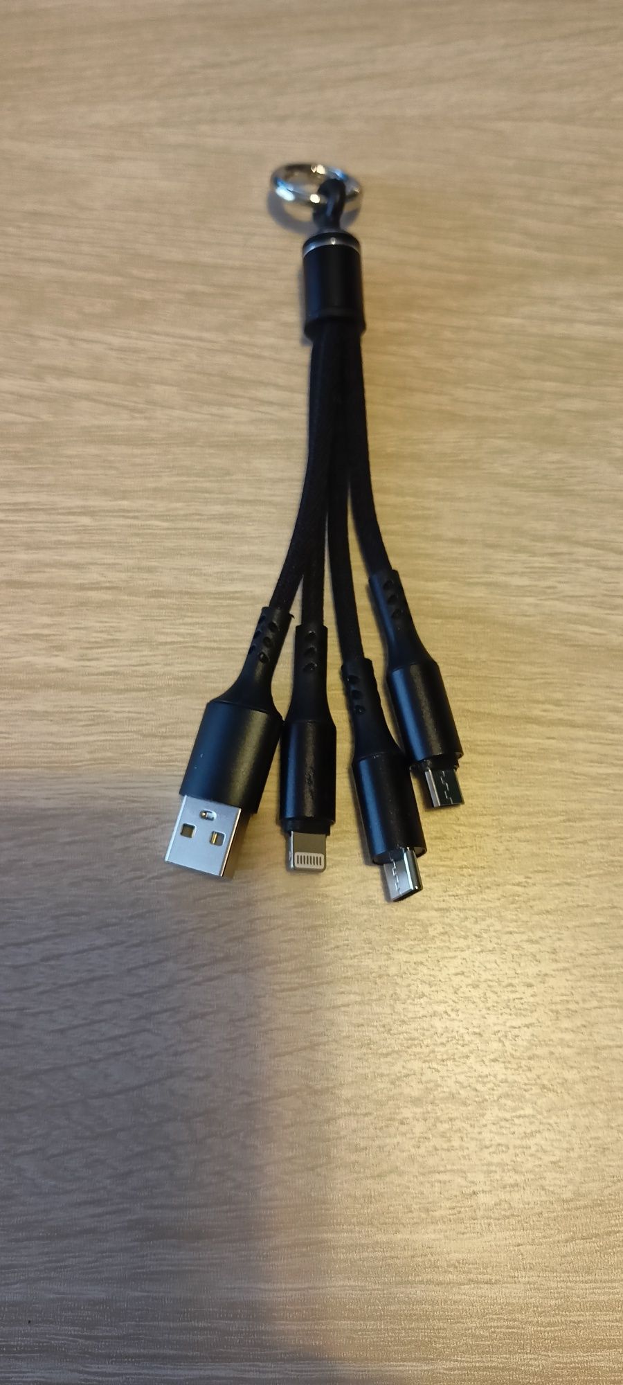 Kabelek Kable 4w1 USB A, S USB Typu C, MicroUsb i Lightning