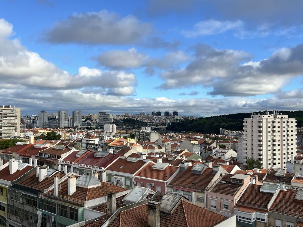 T2 Alto doa Moinhos, Benfica ( junto ao Hospital Lusiadas)