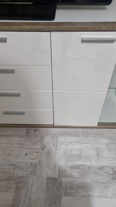 Komoda biała z szufladami