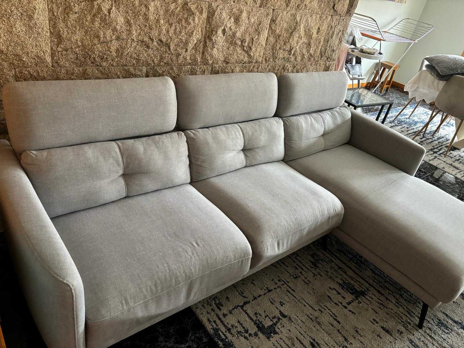 Sofá cor cinza 2 lugares com chaise longue