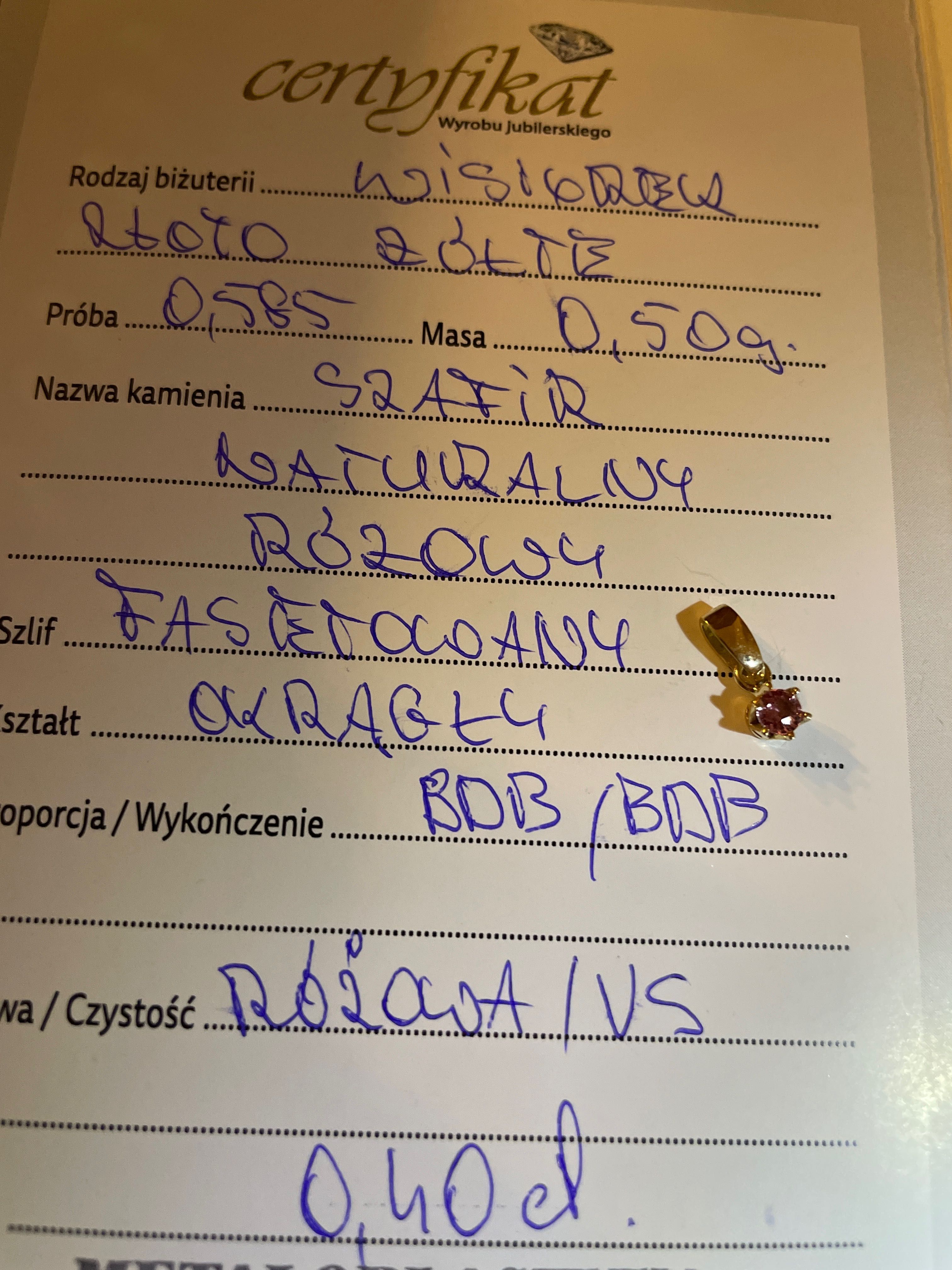 Złoty wisiorek z szafirem