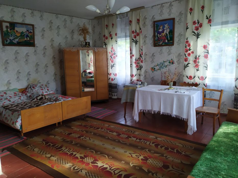 Будинок з ділянкою 100 соток