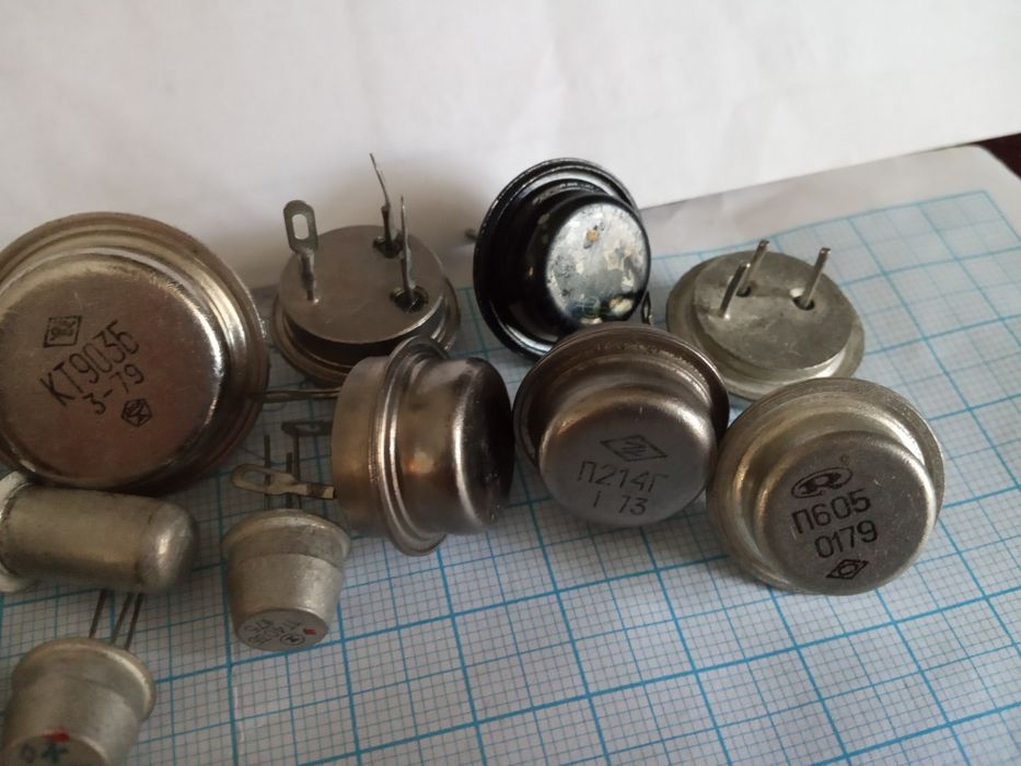 Транзистори різні.