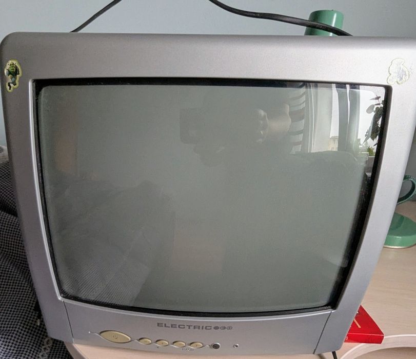 Materac na łóżko i mały telewizor - na działkę:)