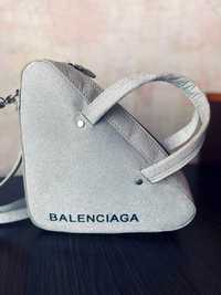 Сумка Balenciaga треугольник в серебре.