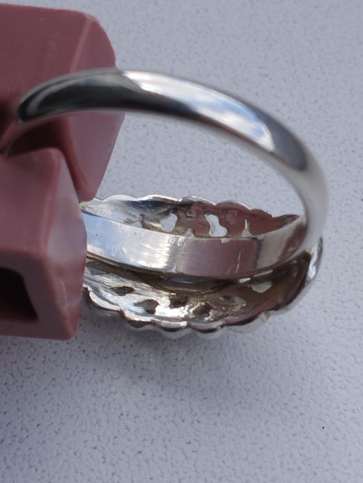 Продам серебряное кольцо.