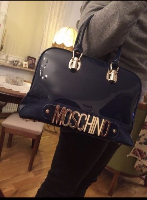 MOSCHINO torebka lakierowana