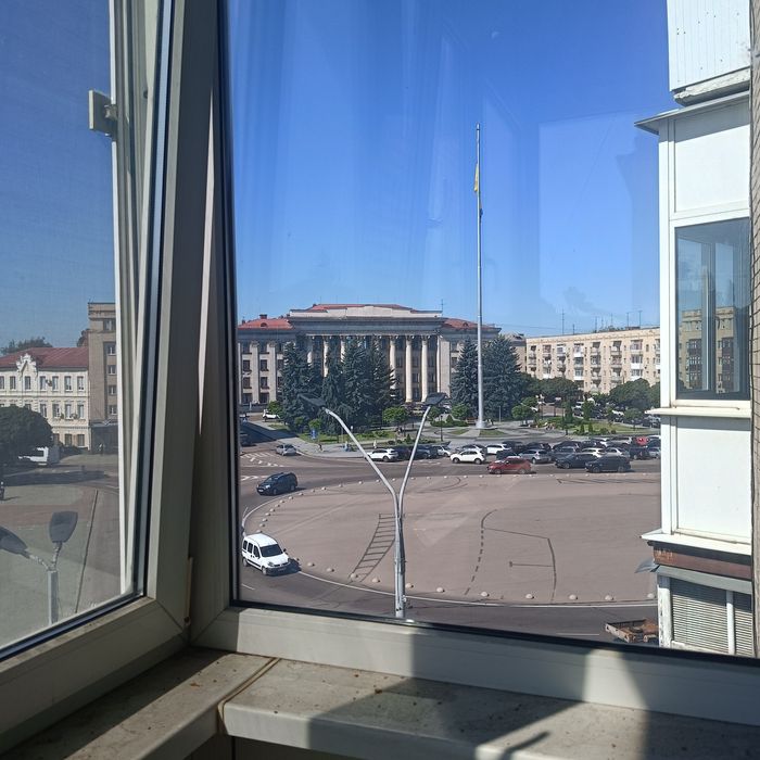 Продам 2 х кімнатну сталінку пл.Соборна