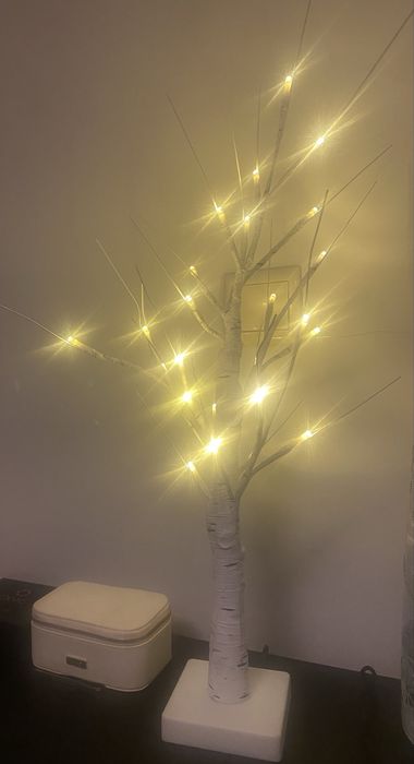 Arvore com luz. Funciona a pilhas e corrente usb