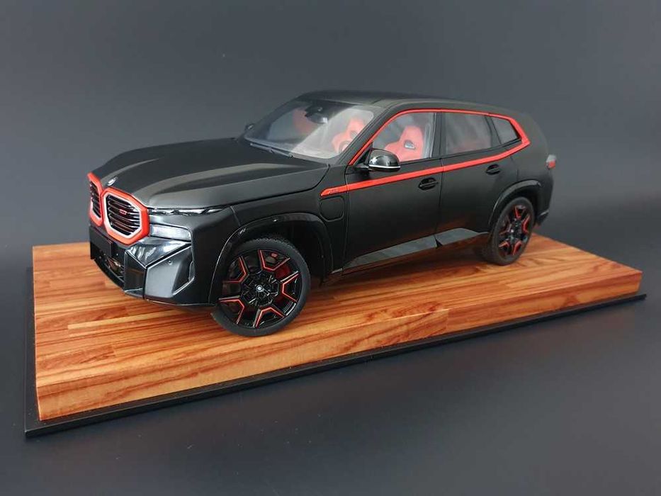1/18 Minichamps BMW X-Series XM G09 (matt/black/red) 2023