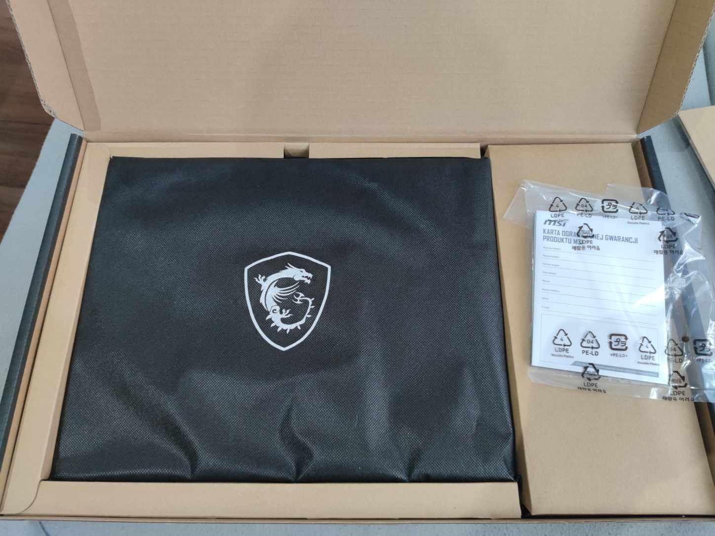 Laptop Gaming MSI Vector 16 i9/16GB Ram/RTX4080 12GB/DLSS3/240Hz ekran