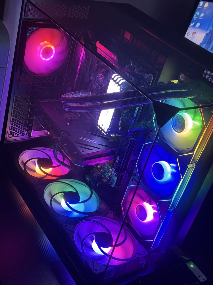 Komputer: Ryzen 7 5700X, 32 GB RAM, RTX 4070.