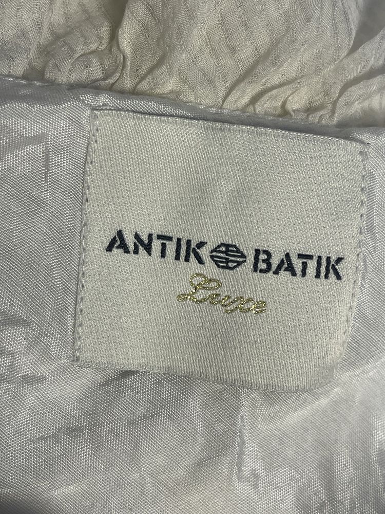 Шелковое белое платье Antik Batik