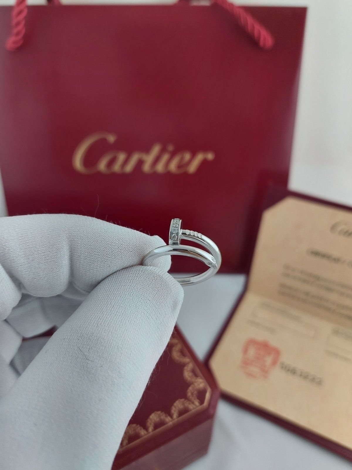 Золотое кольцо Just un Clou  (Гвоздь) с бриллиантами в стиле Cartier