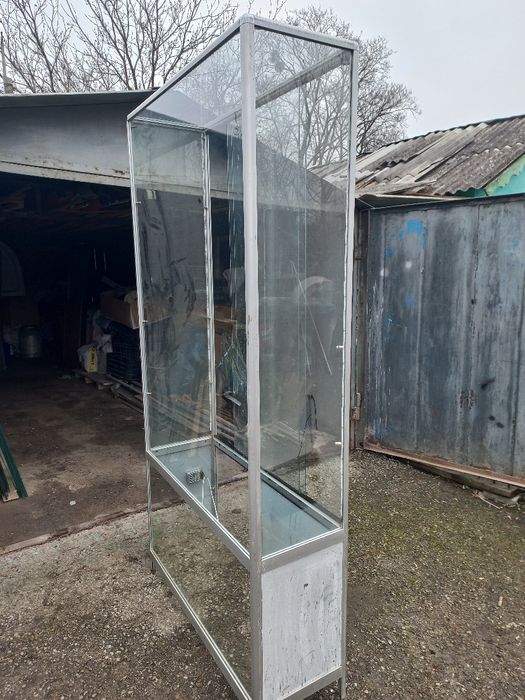 Шафа- вітрина для магазину