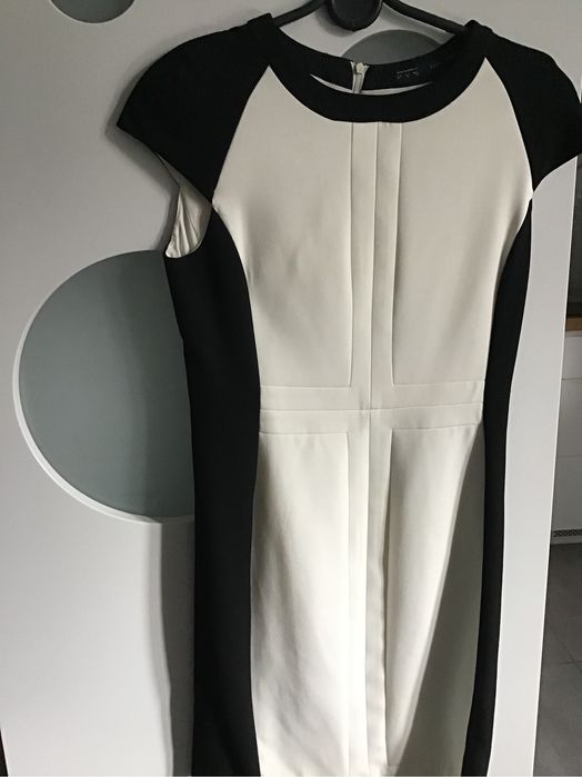 Sukienka marki Zara r M  Cena 70 zł