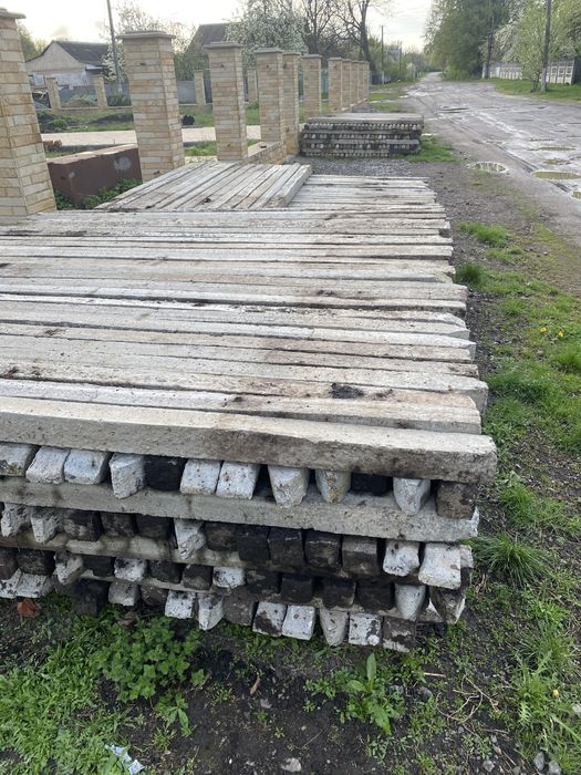 Продам бетонні стовпи