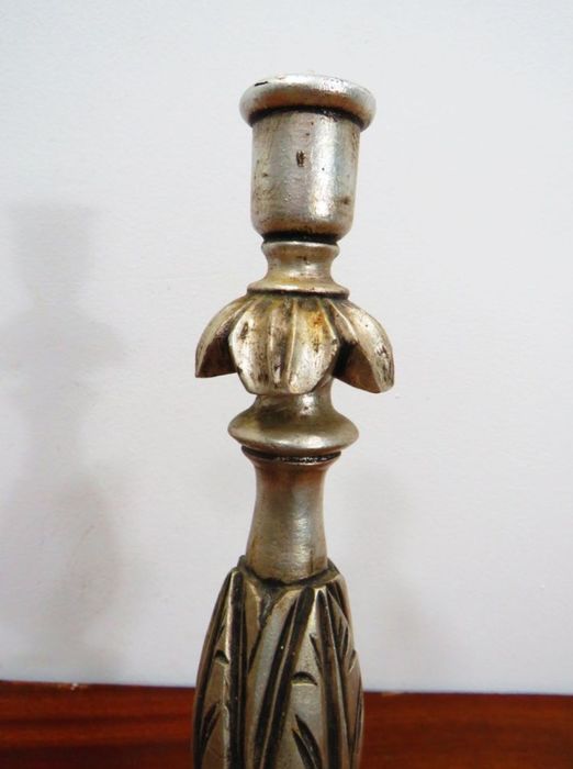 Tocheiro em talha [madeira).