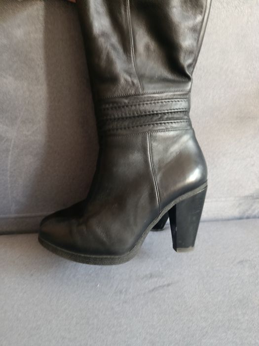 Чоботи високі осінь-зима шкіряні 39р на каблуку