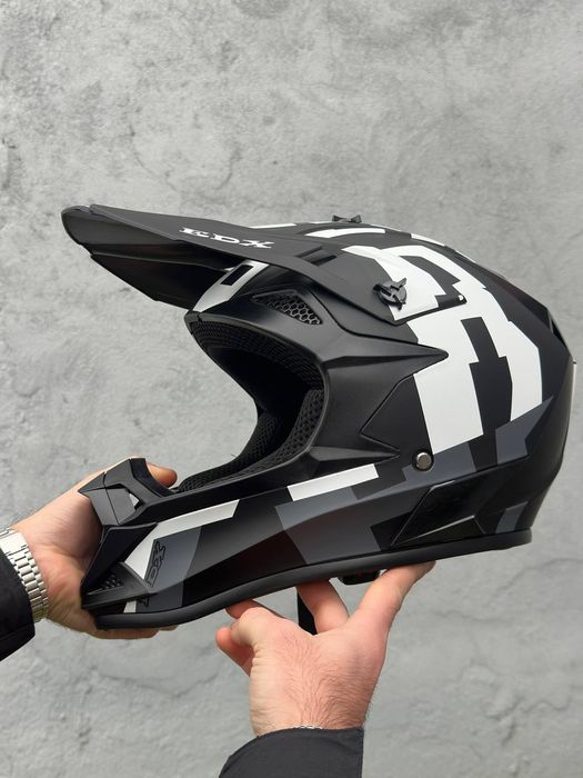 Эндуро шолом - шлем S-M різні кольори