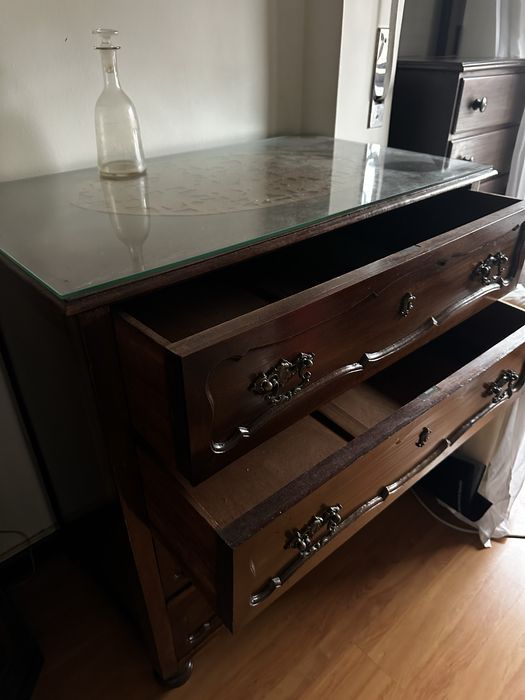 Vendo comoda com tampo em vidro