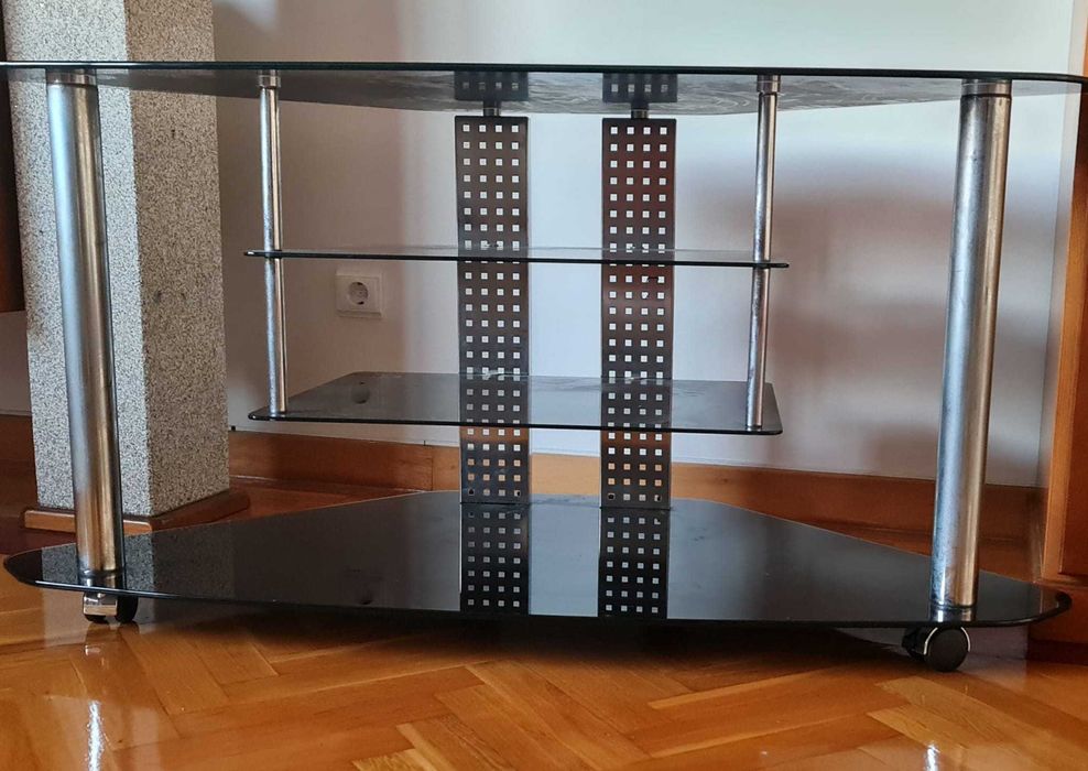 Móvel televisão em vidro temperado com rodas