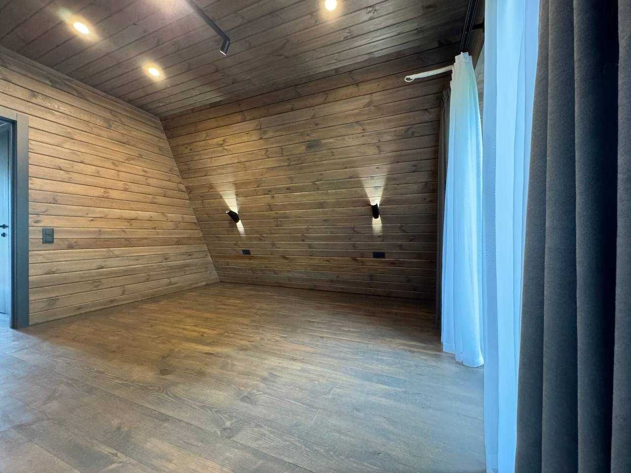 Будинок A-frame з ділянкою, терасами та ремонтом — без комісії
