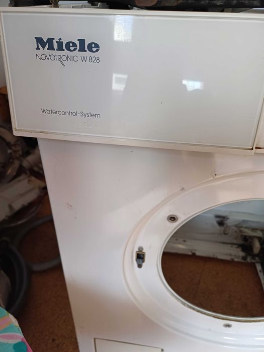Máquina lavar roupa Miele W 828 (avariado)