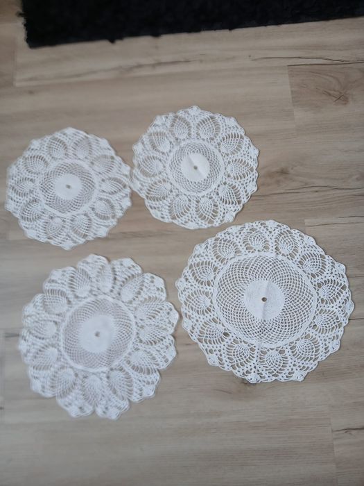 Jogo de panos de quarto feito em crochê á mão lindíssimos.