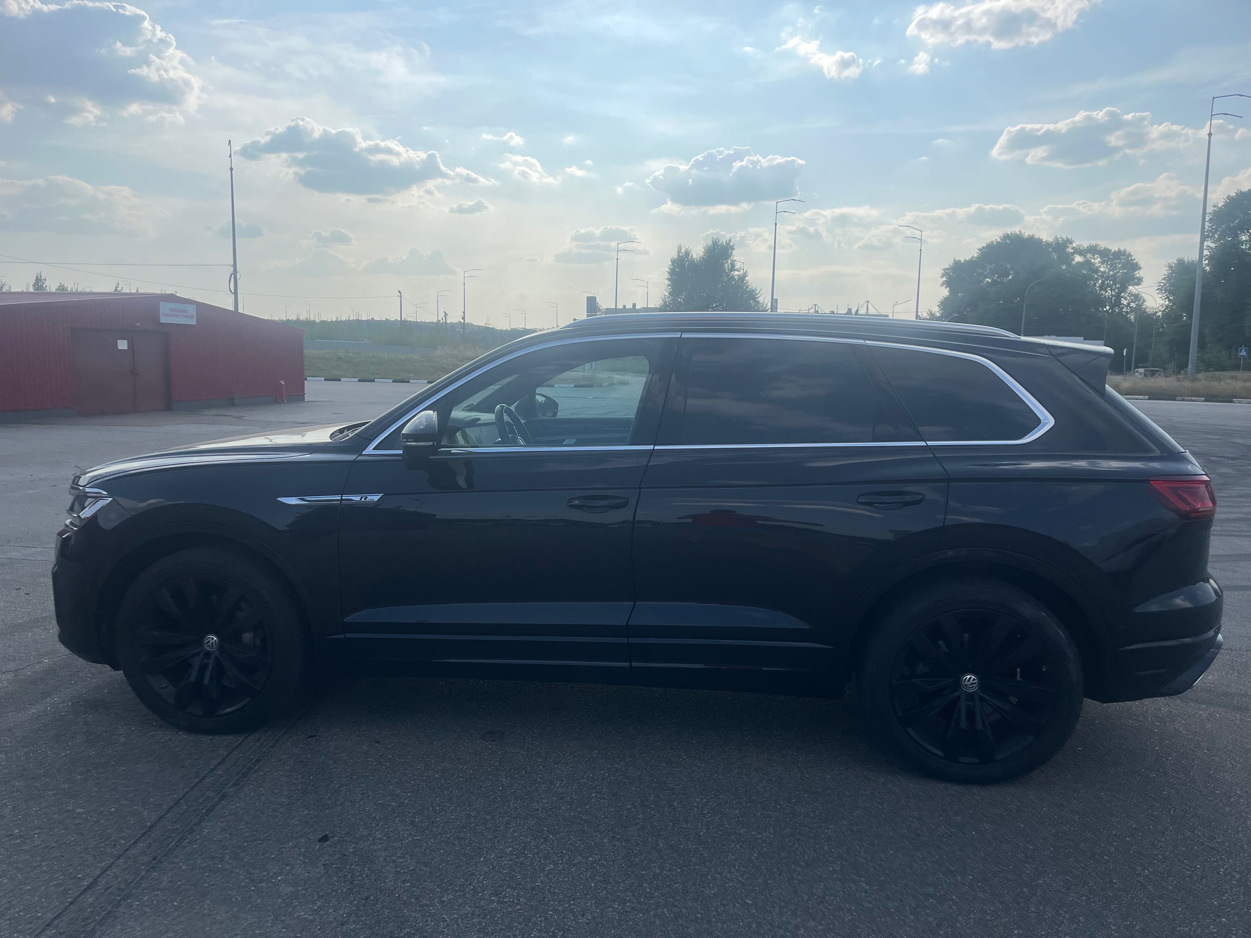 Volkswagen Touareg 2018  3.0 TDI AT (287 к.с.) AWD • R-Line