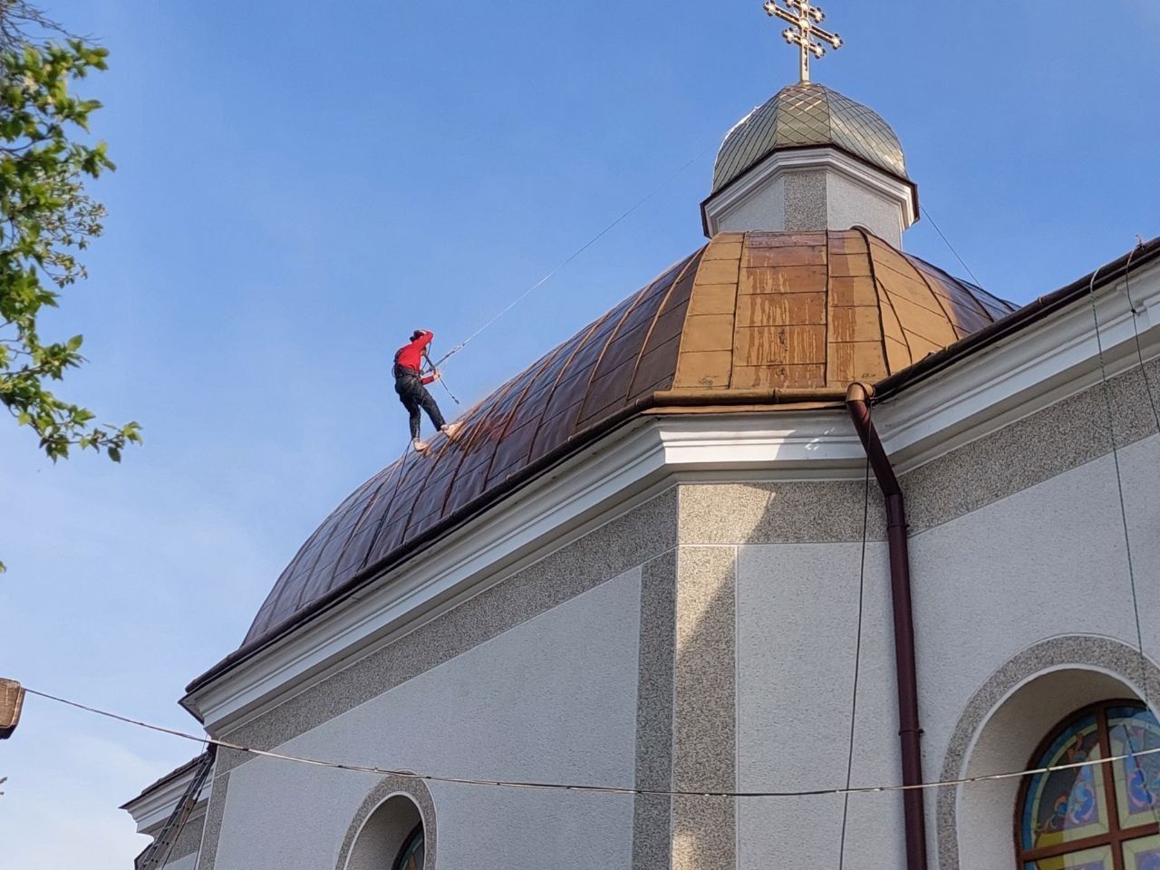 УВАГА! Надійне фарбування дахів! Команда професіоналів! Миття дахів