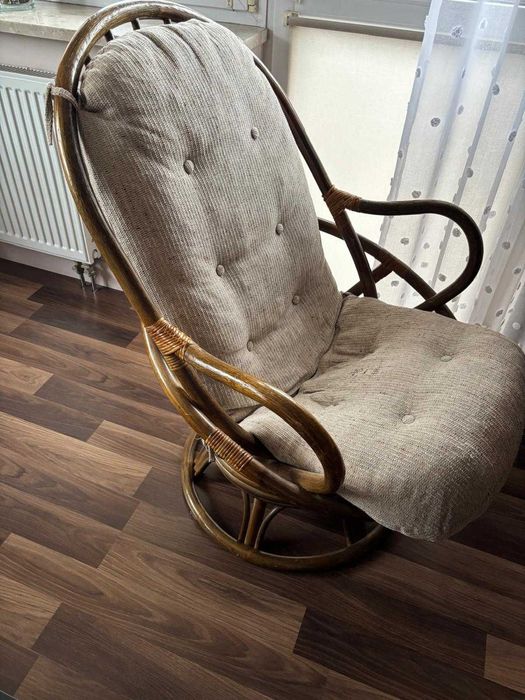 Fotel obrotowo-bujany, rattanowy
