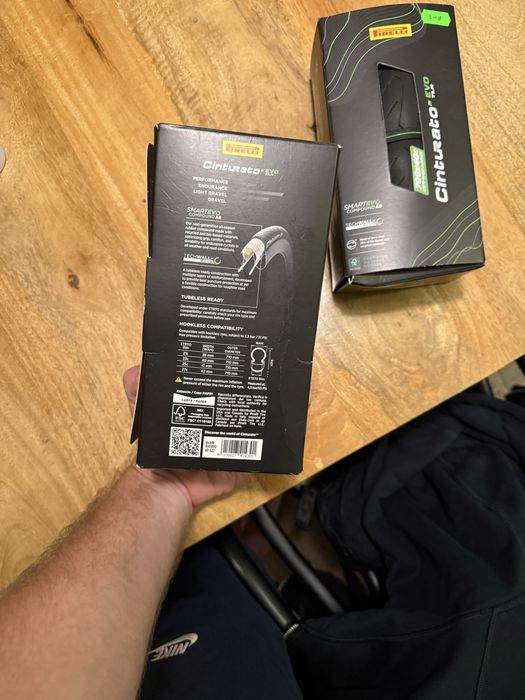 Opony rowerowe gravelowe Pirelli Cinturato EVO TLR 40Mm