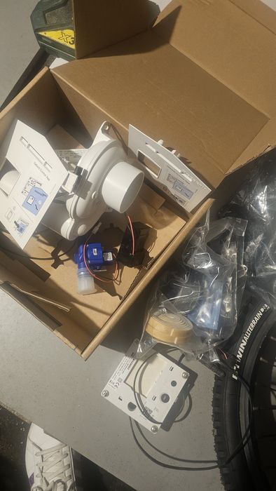 Elektroniczny zawór spłukujący Geberit plus stelaż za połowę ceny !