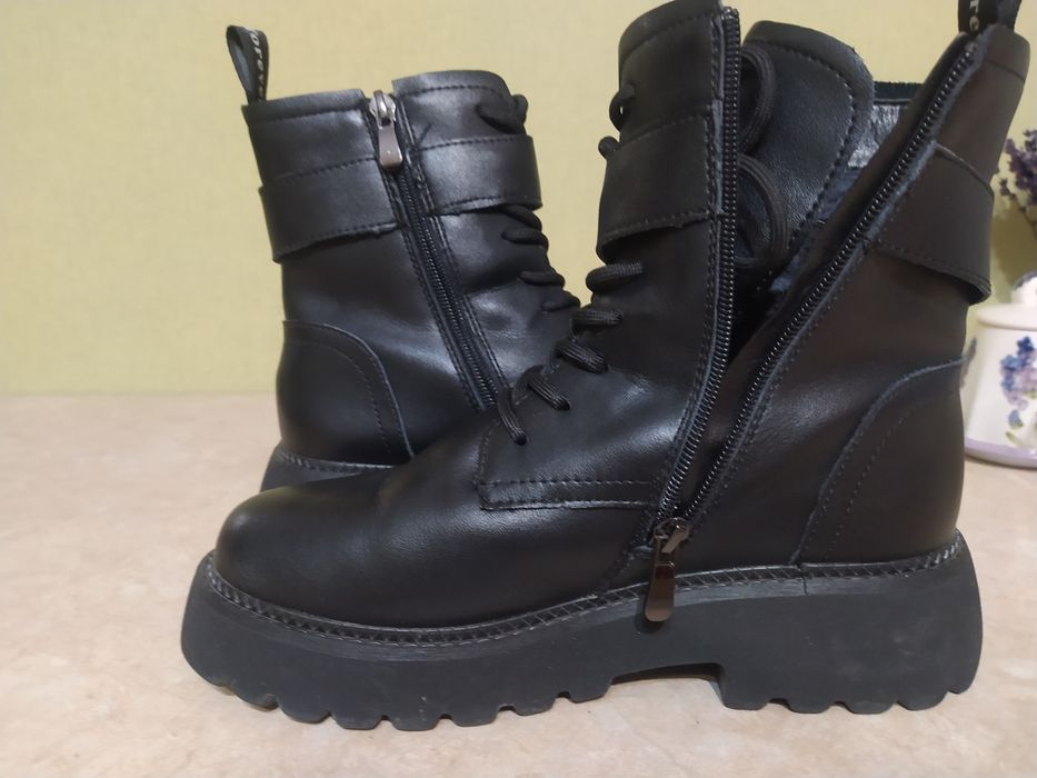 Чоботи жіночі, шкіряні з хутром