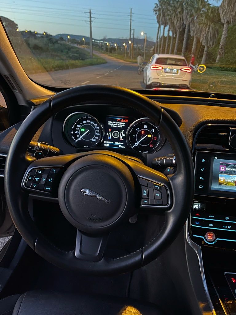 Jaguar XE 2.0 D Prestige 180 cv