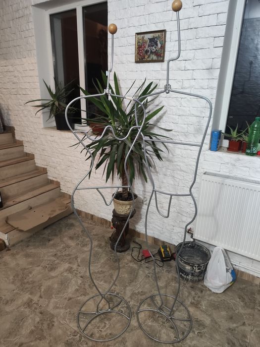 Вішачки у спальню