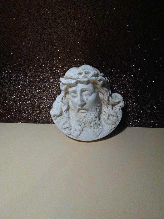 Imagens figurativas de Nossa Senhora e de Jesus Cristo gesso perfumado