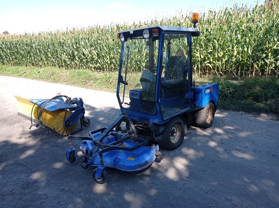 Nośnik Narzędzi VITRA CITY Traktorek Komunalny z osprzętem zamiatarka