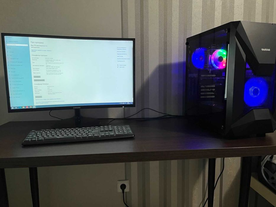 Ігровий ПК на Intel + Монітор Samsung + Стіл + миша і клавіатура.
