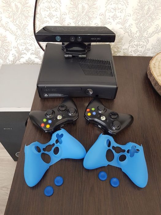 Продам игровую консоль  Xbox 360!Прошит!+kinect+2геймпада+56игр!
