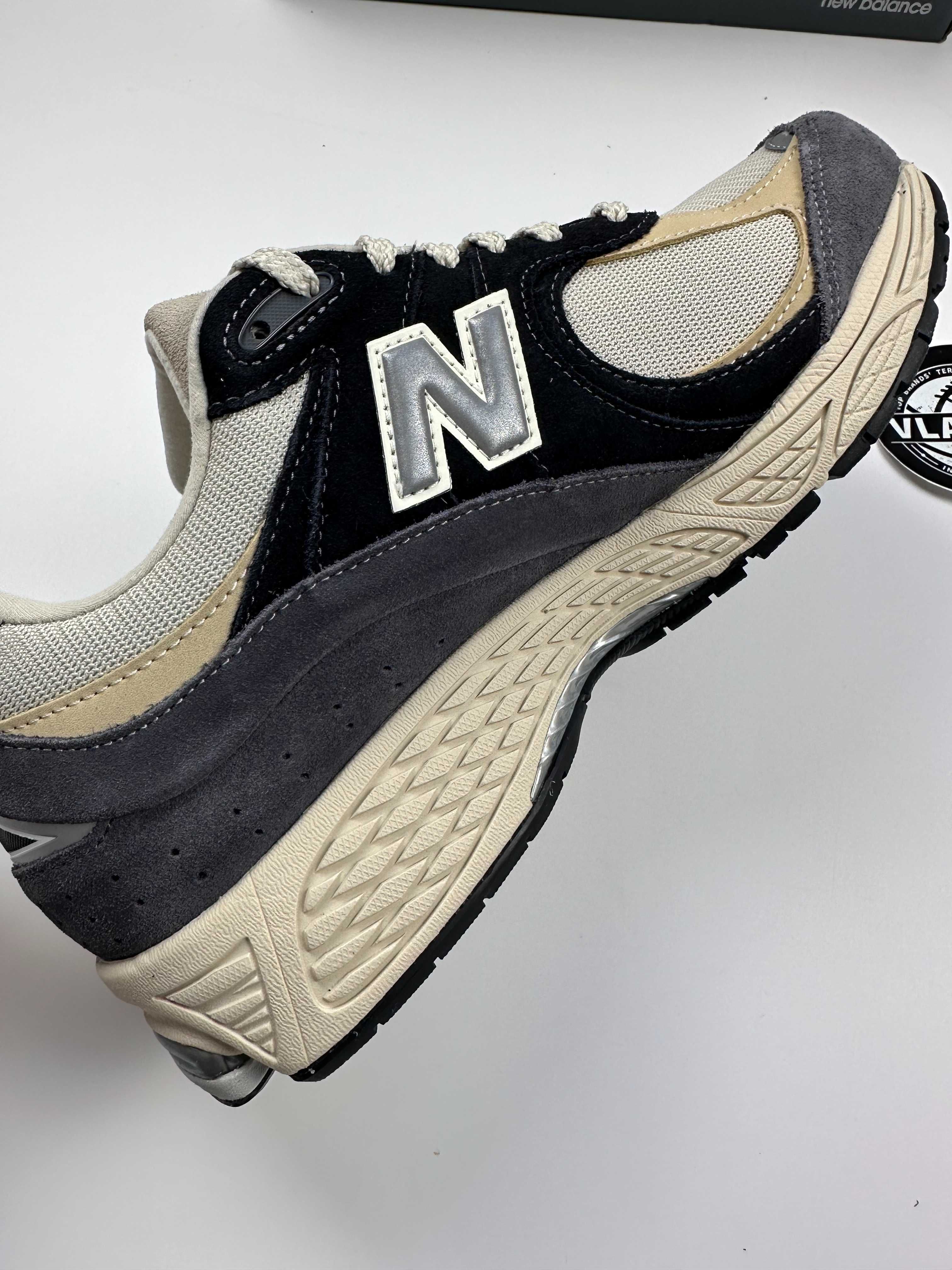 Кросівки New Balance 2002r (M2002RSH)