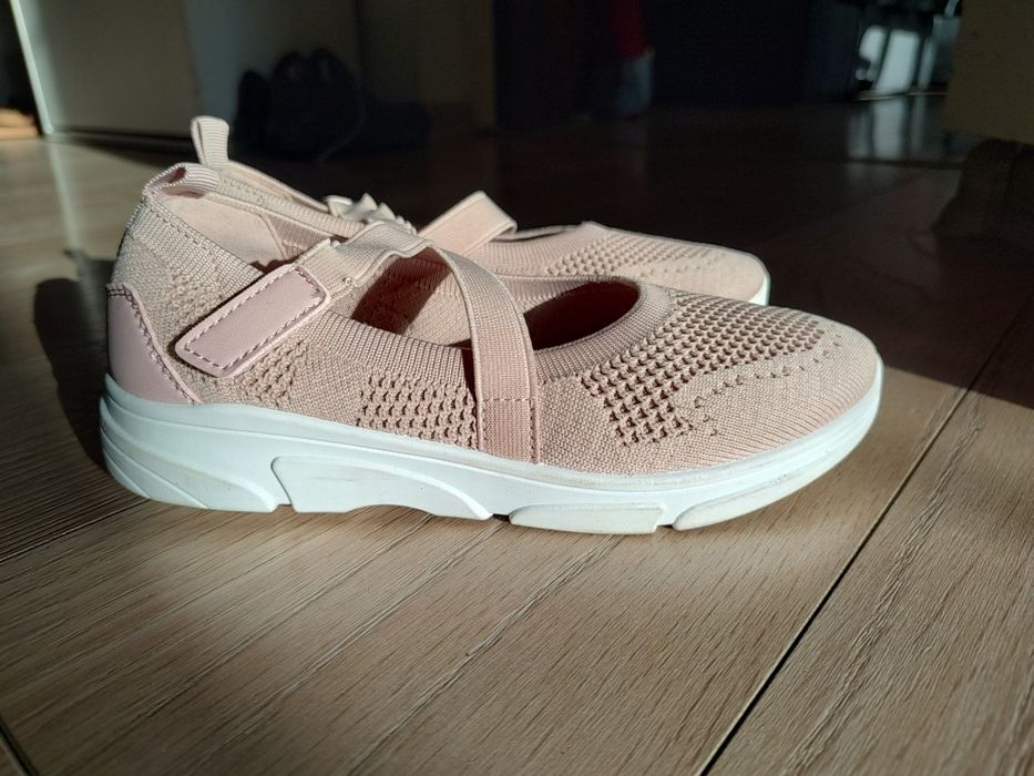 Śliczne butki z oddychającej tkaniny