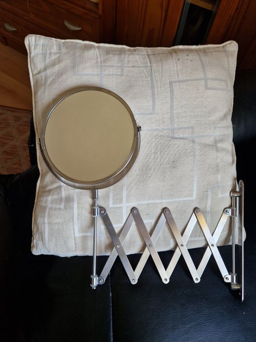 Espelho de aumentar e movivel.