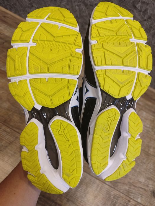 Кросівки чоловічі Mizuno