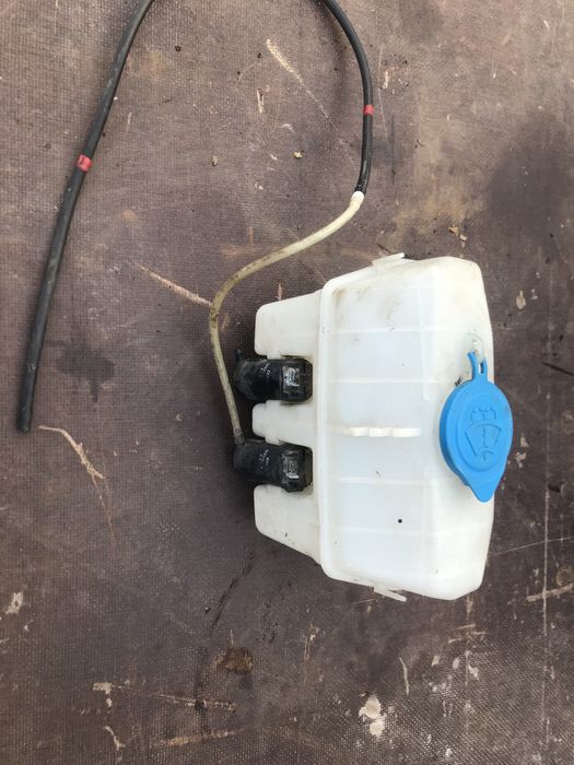 Suzuki jimny zbiorniczek spryskiwaczy