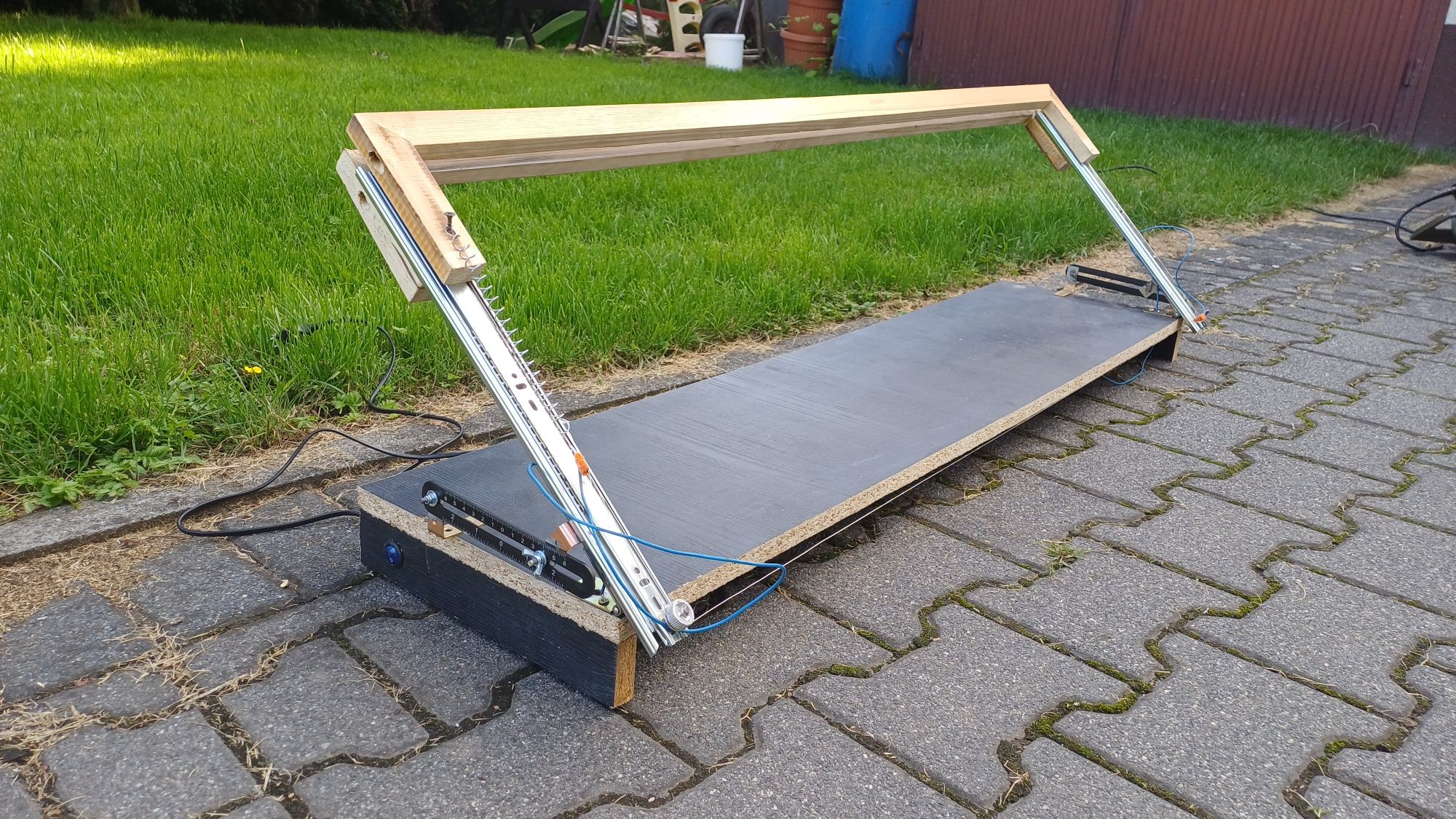 Gilotyna do styropianu gotowa do pracy (cięcie pod kątem) 105-135 cm