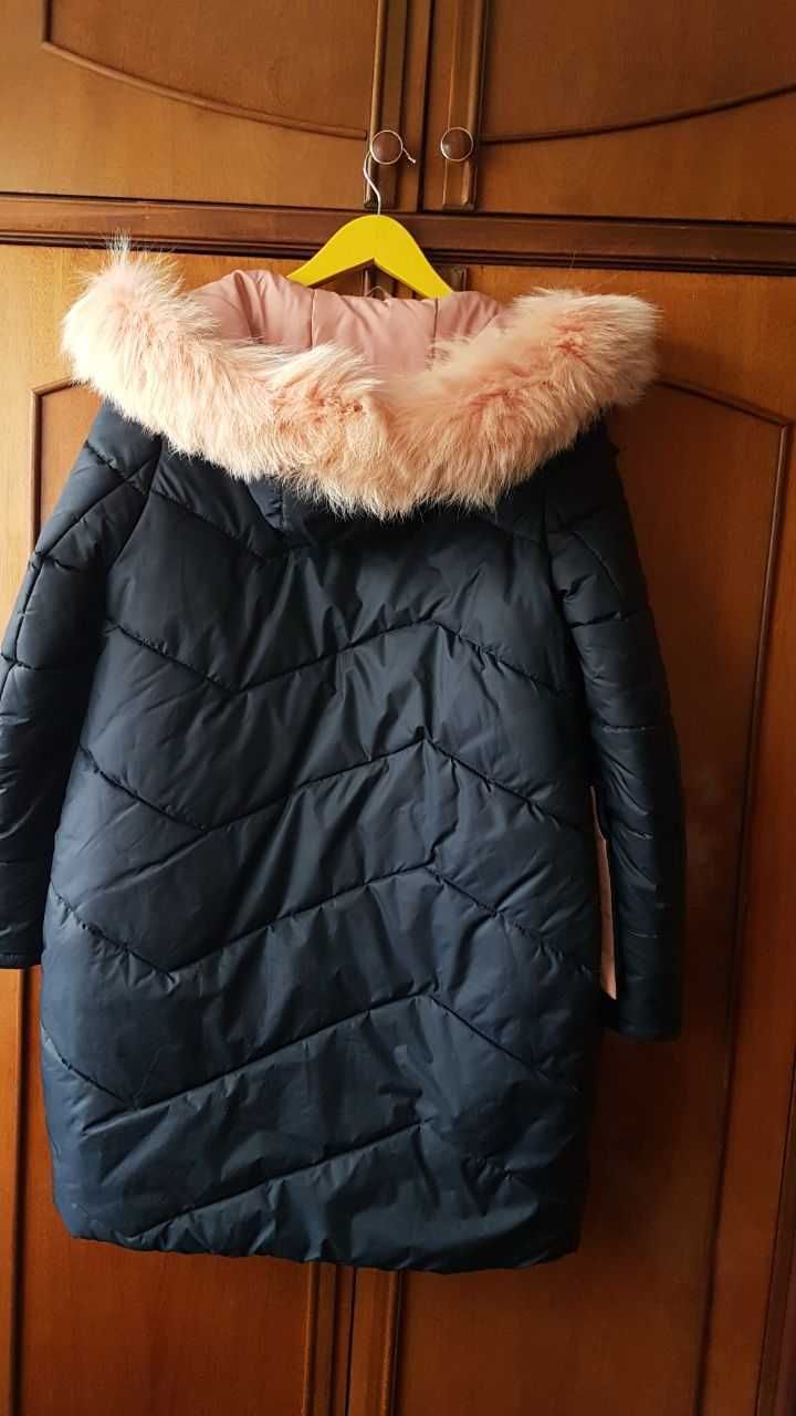 Пальто зимнее на девочку 10-12 лет.