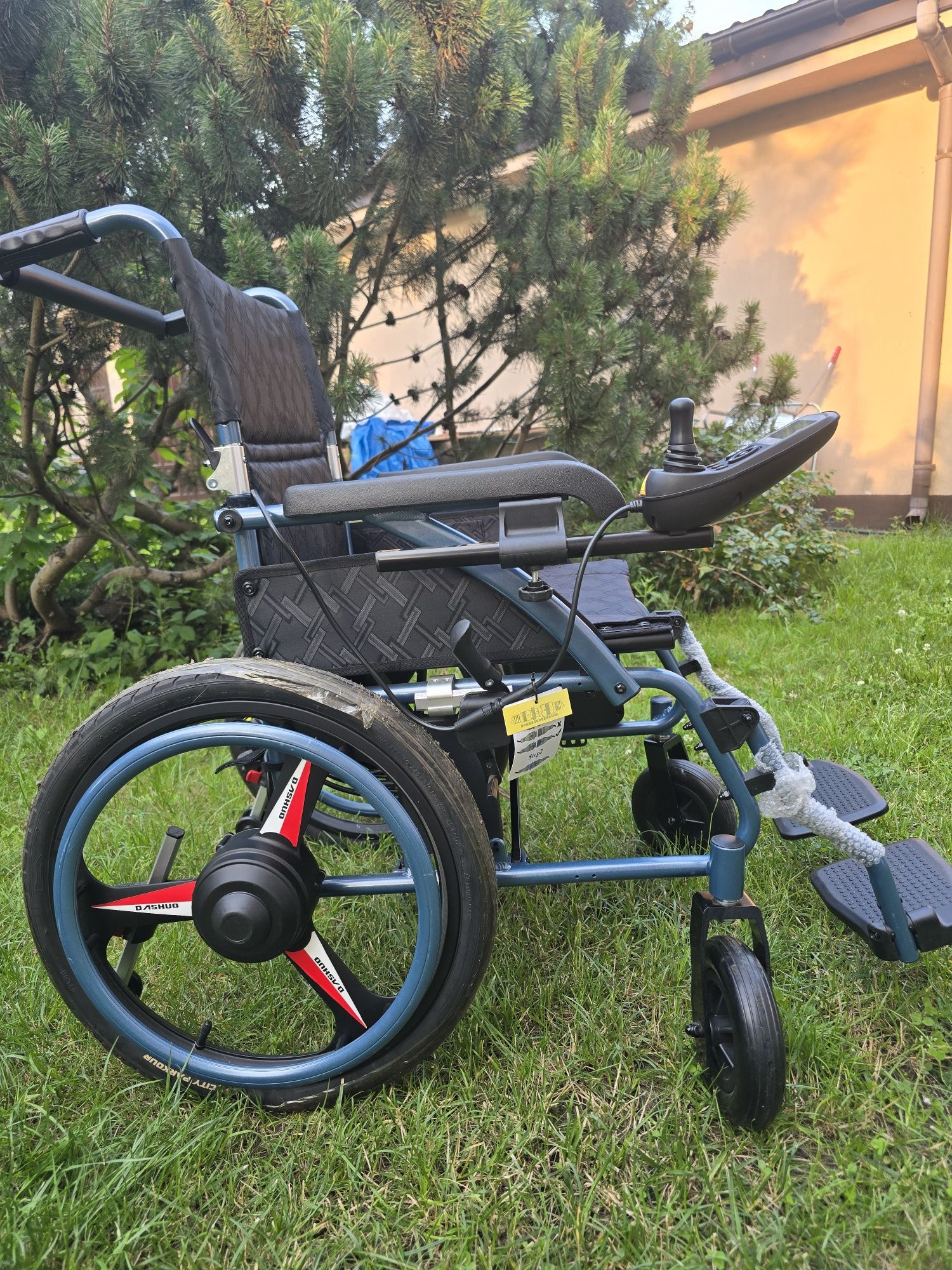 Elektryczny wózek Nowy.